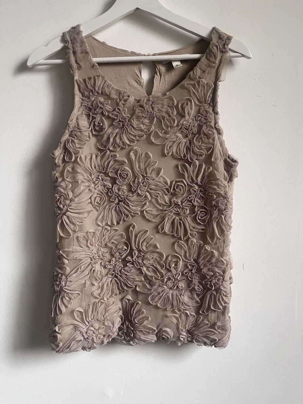 Banana Republic Taupe Allover Tulle Top Size M Beige Blouse Sleeveless Artsy fai